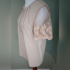 Women's lacy lace sleeve top Size M